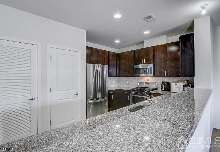 331 Pond Ln — Photo 15