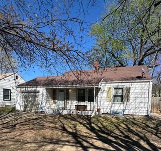2620 S Santa Fe Ave, Wichita, KS, 67216