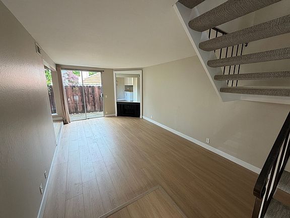 4th image of 1032 San Souci