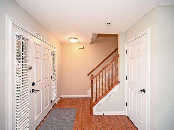 3rd image of 139 Yealey Dr