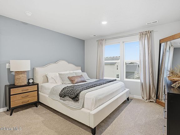 4th image of 2787 N Vega St