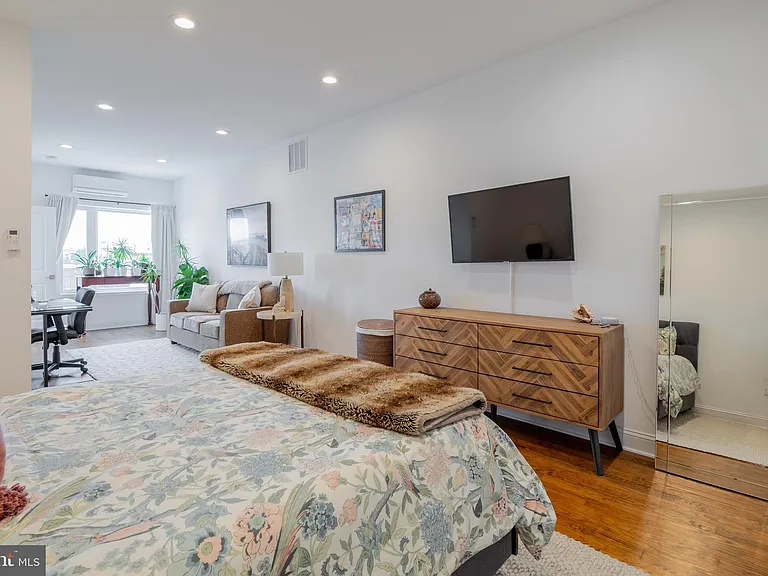 2317 E Letterly St — Photo 16