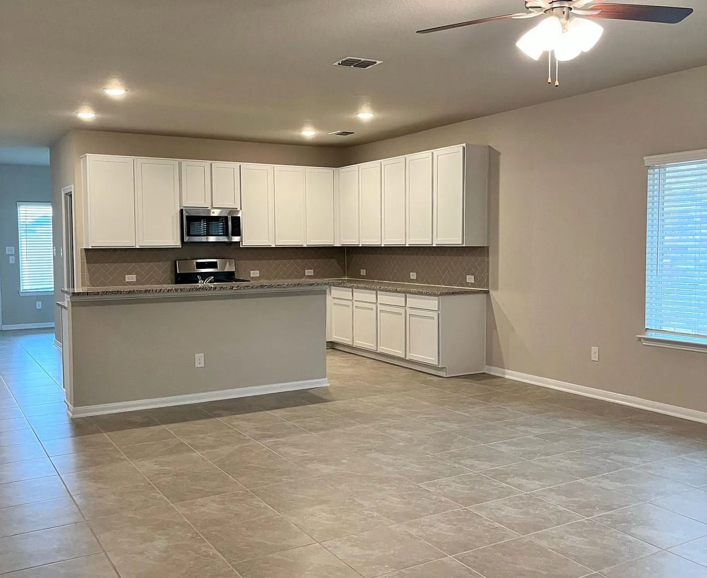 3 bed, 1908 sqft, $1,825 — Photo 4