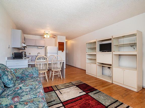 3rd image of 928 Wesley Ave #409