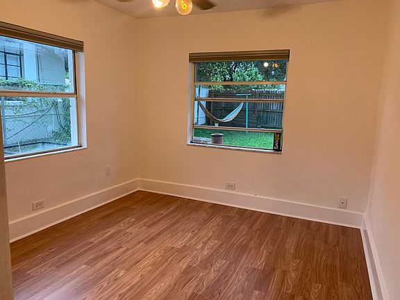 4th image of 1007 W Columbus Dr