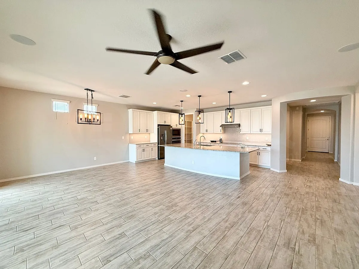 3 bed, 2.5 bath, 1803 sqft, $2,199 — Photo 4