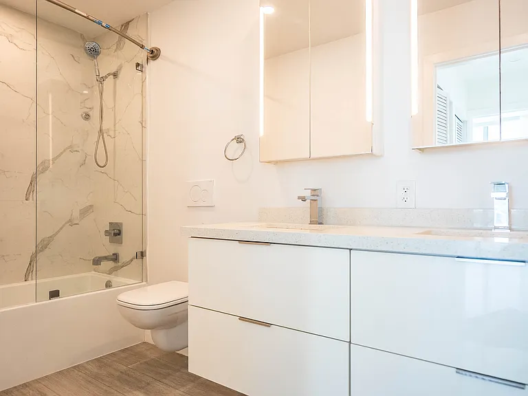 8425 Crespi Blvd #303 — Photo 37
