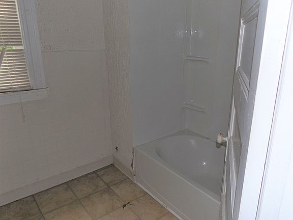 5th image of 1301 Lake St