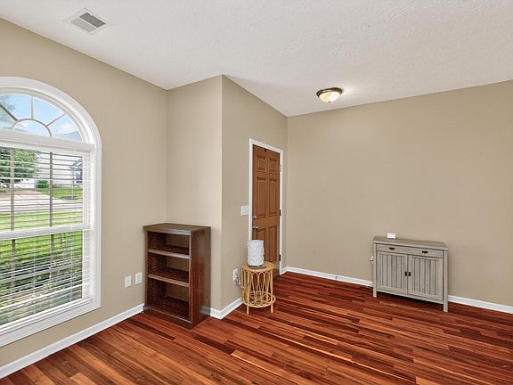 4th image of 3109 Glengarth Park