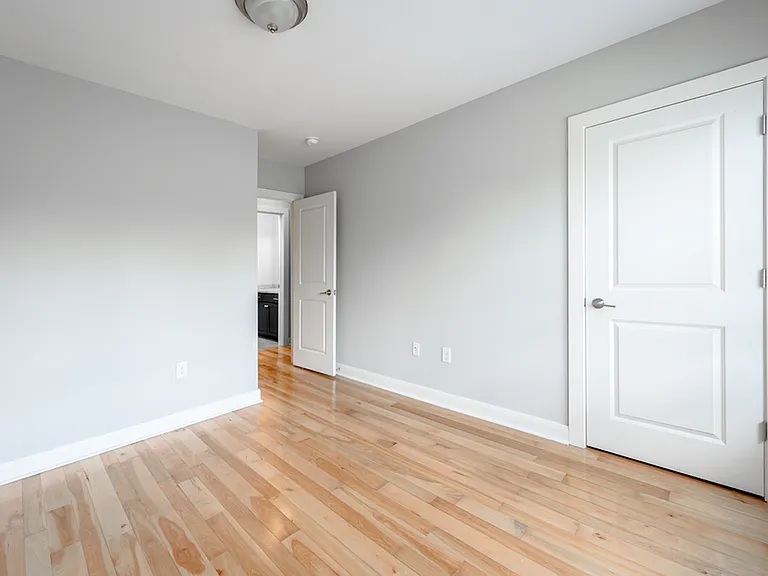 Grant Commons Bedroom