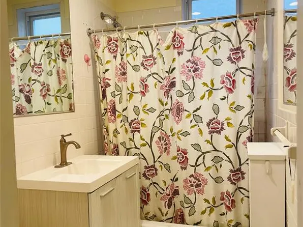 218 Broad Ave APT 2F, Leonia, NJ 07605