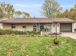 1106 Hollycrest Dr, Champaign, IL 61821