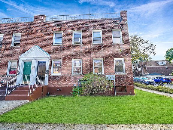 2nd image of 109 Hollis Ave