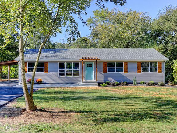 2nd image of 815 Montacres Ln
