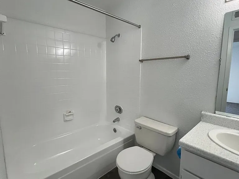 Cypresswood Crossing Apartments — Photo 29