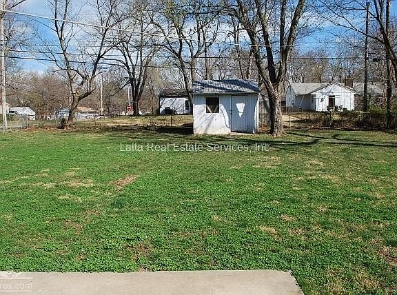 3rd image of 10901 Bennington Ave