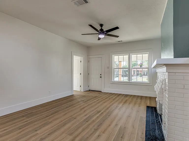 1723 W Park Pl — Photo 9