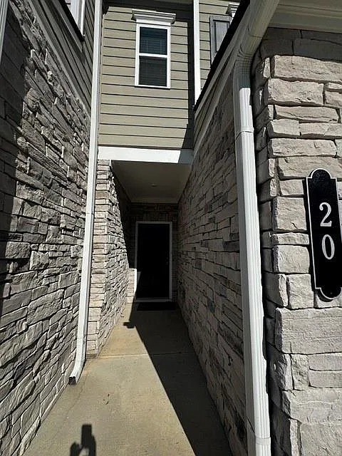 3 bed, 2.5 bath, 1730 sqft, $2,200 — Photo 2