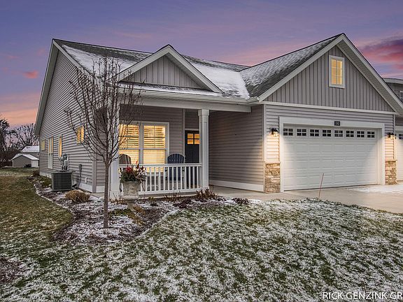 3rd image of 1062 Maplewood Ct