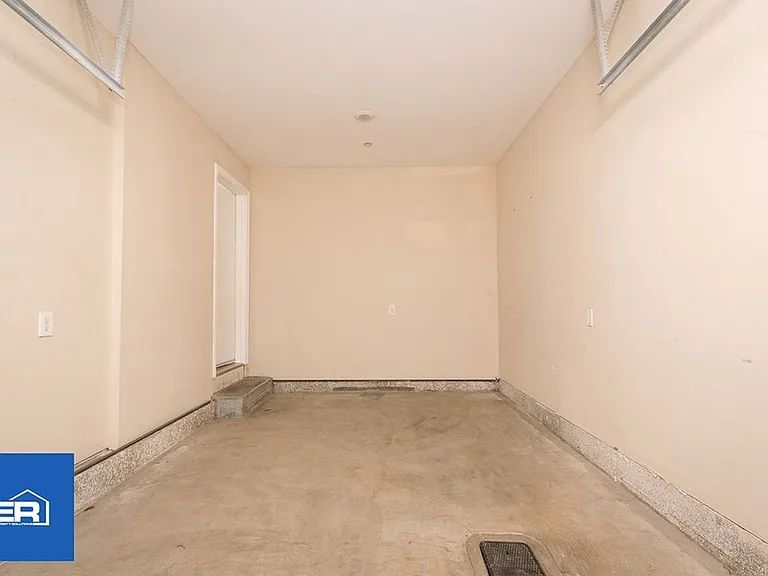 2722 E Cincinnati St — Photo 28