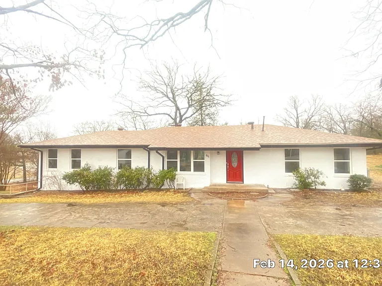 Front Elevation 611 E Texas St