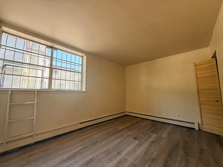 76-78 E Park St #8 — Photo 6