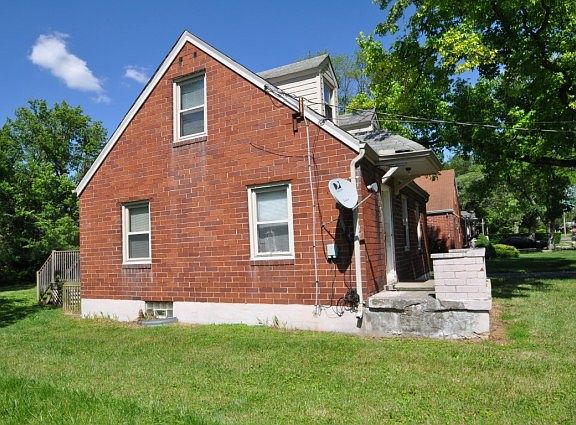 3rd image of 732 Van Buren Ave