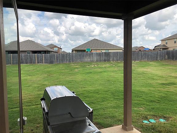 5th image of 249 Meadowlands Dr
