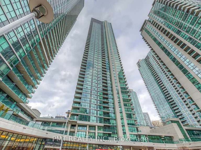 18 Harbour St #301 — Photo 1