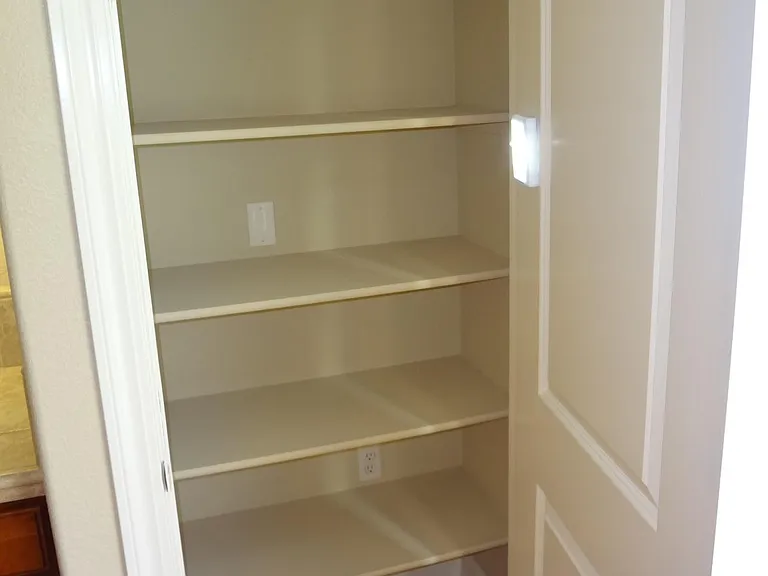 1123 Montague Ln — Photo 23