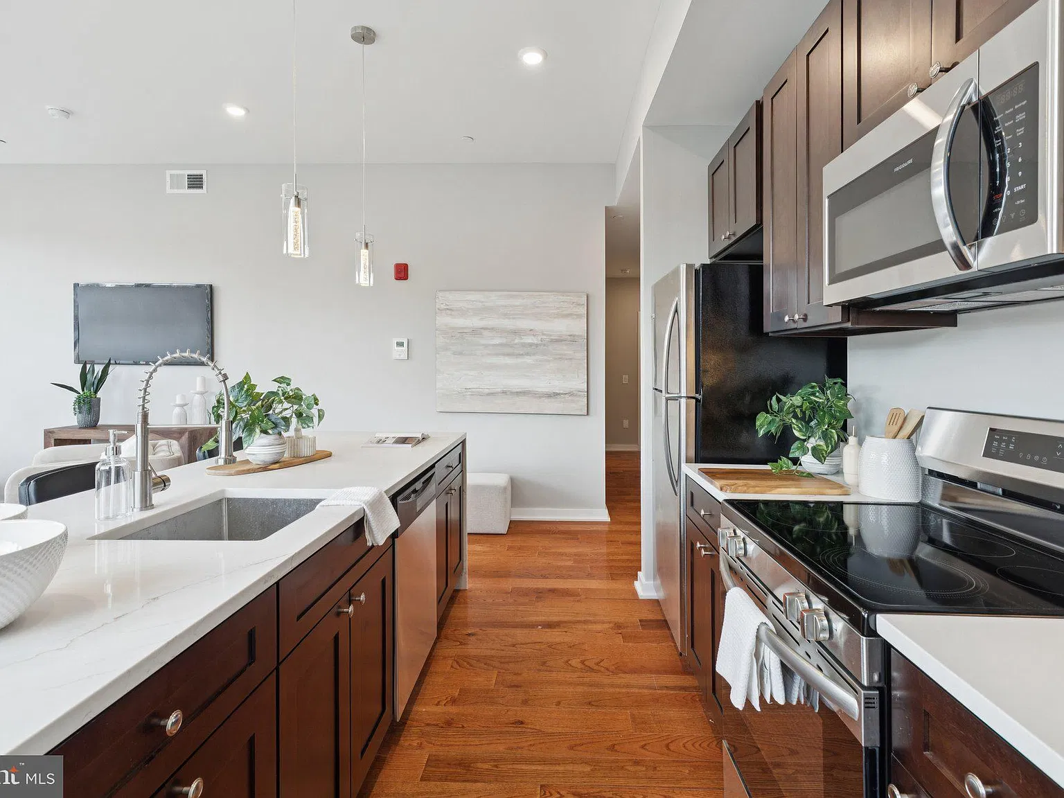 2 bed, 2.0 bath, 1028 sqft, $3,475 — Photo 4