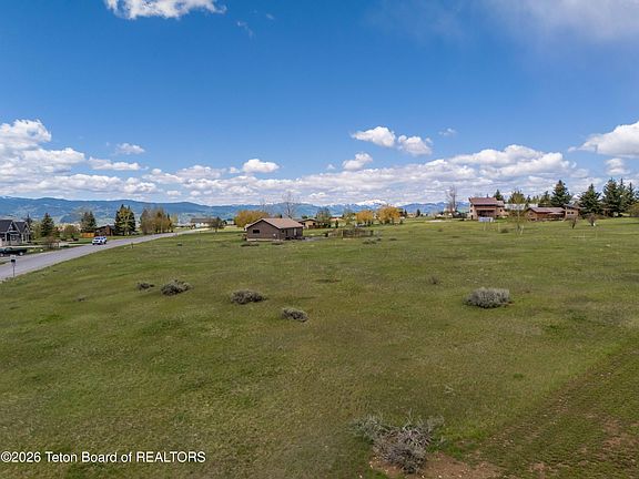 3rd image of 905 Cedar Creek Dr