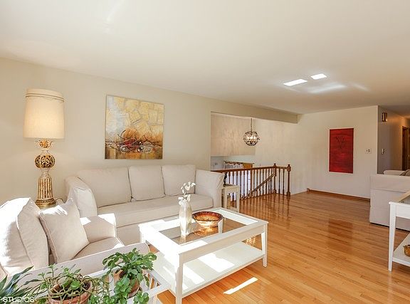 5th image of 1546 Pembroke Ln