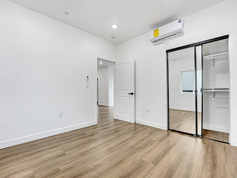 5350 1/2 Oakland St #5350-1/2 — Photo 11