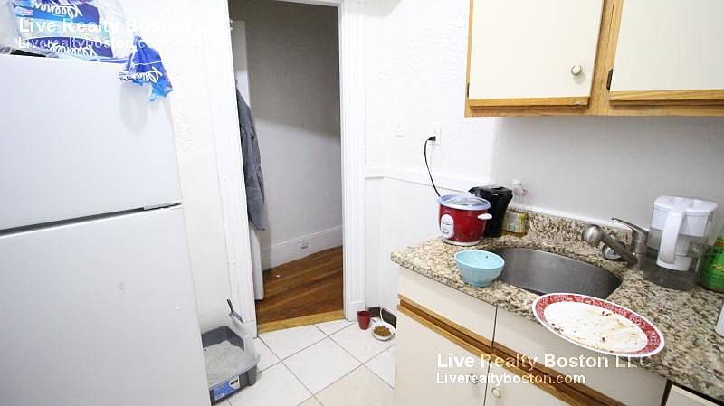 2nd image of 107 Gordon St APT 5R