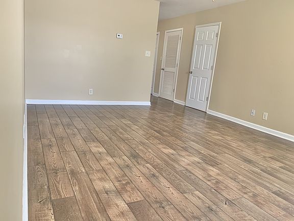 5th image of 521 Patriot Park Ct