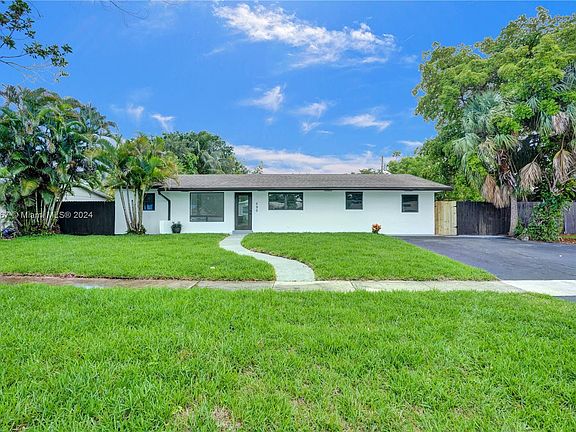 3rd image of 590 NW 38th Pl