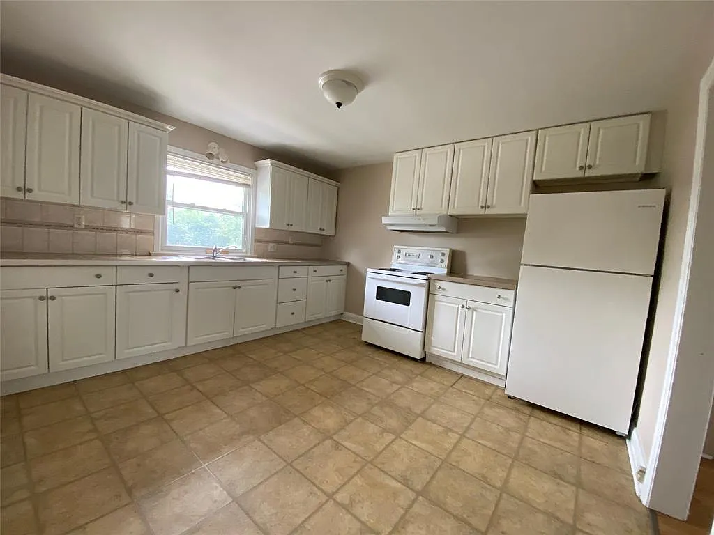 1 bed, $1,300 — Photo 3