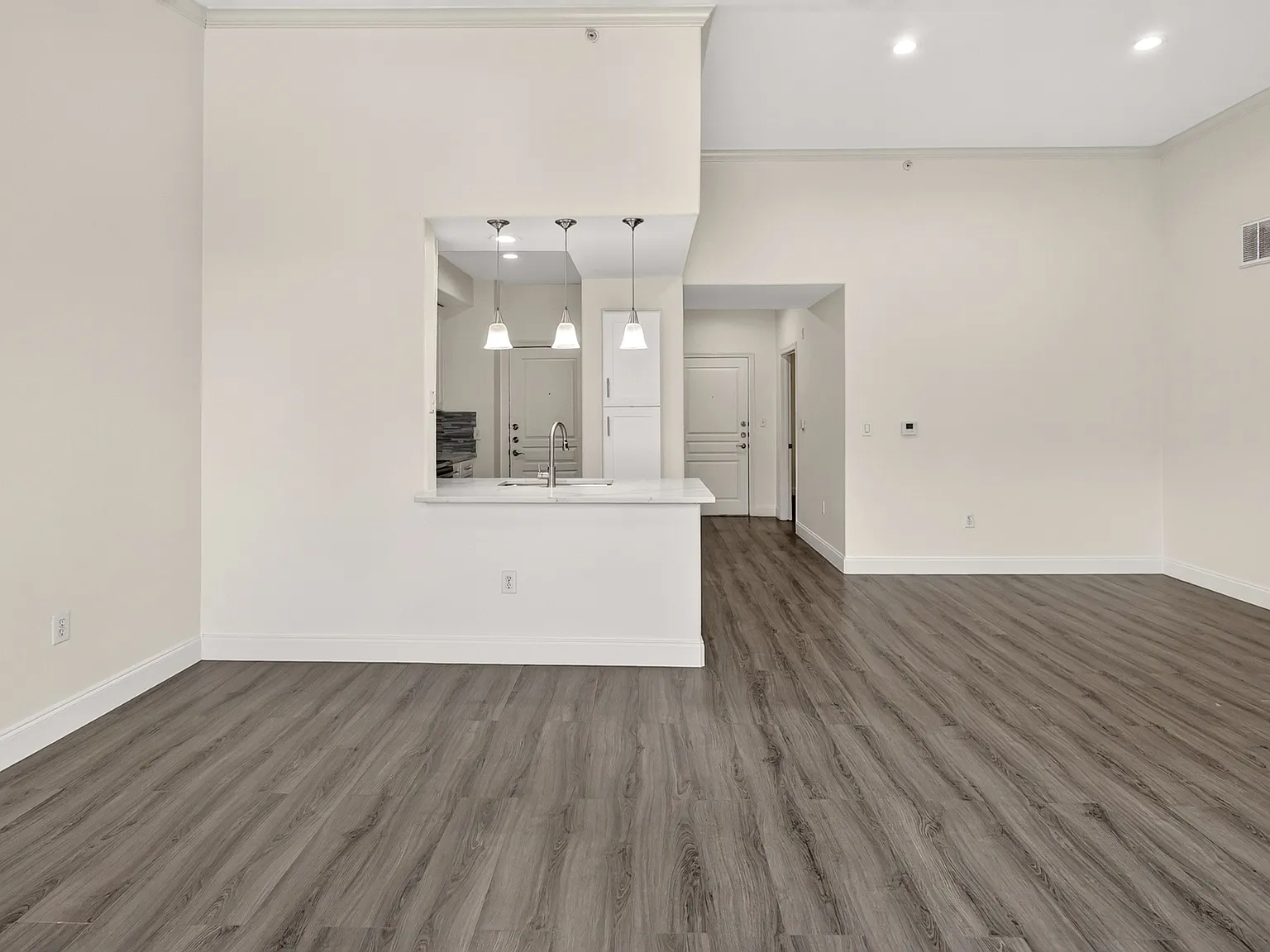 2 bed, 1092 sqft, $2,400 — Photo 2