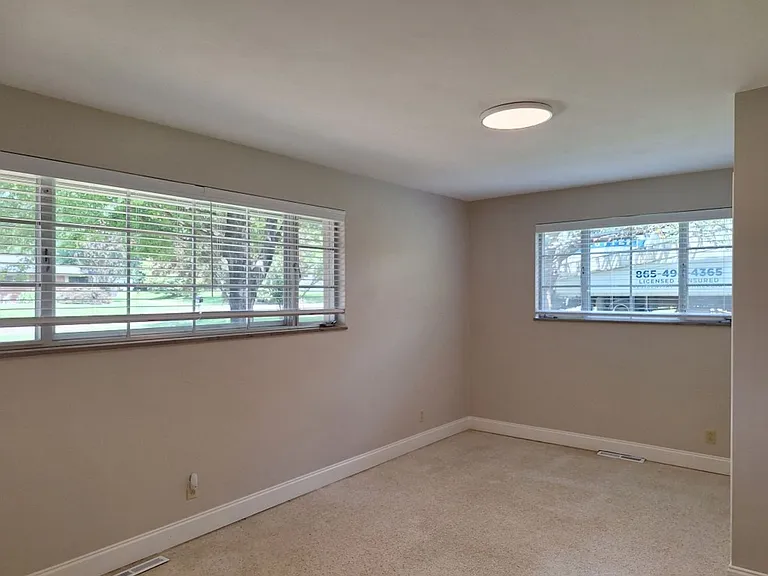 6826 Dorchester Dr — Photo 26