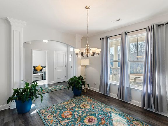 3rd image of 615 Forden Dr