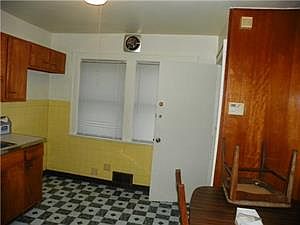 3rd image of 50 Berwyn Ave