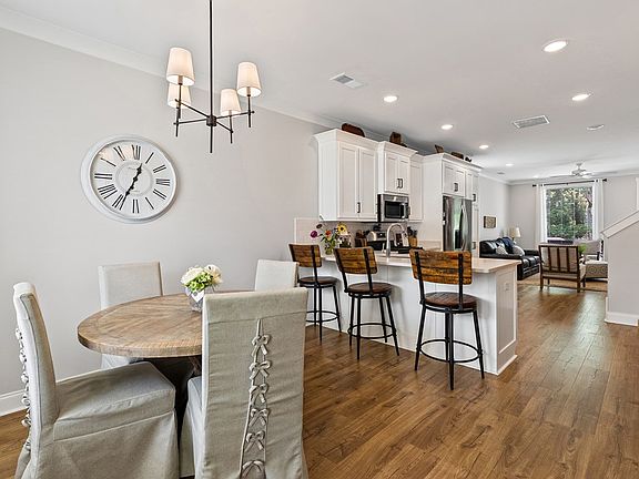 3rd image of 714 Turkey Oak Cv