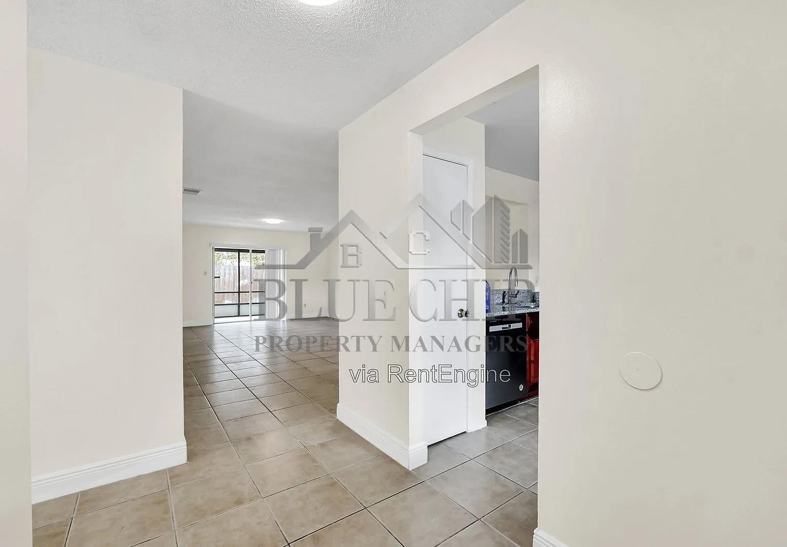 3 bed, 2.0 bath, 1328 sqft, $2,200 — Photo 4