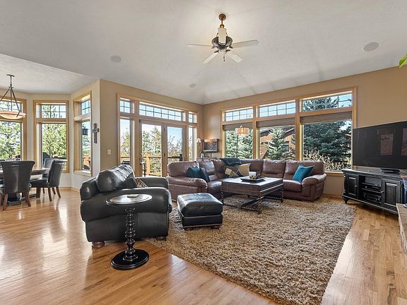 5th image of 1409 E Wildflower Ln