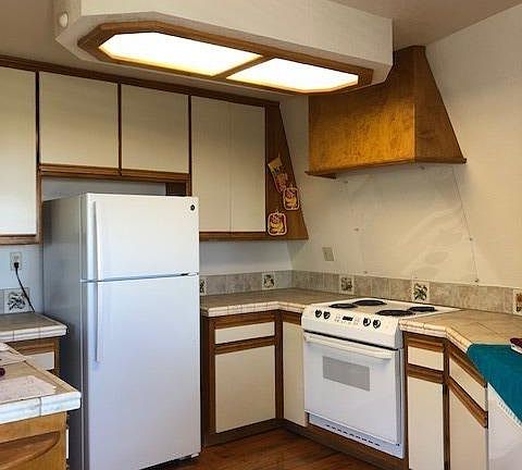 4th image of 8540 Skyline Ave
