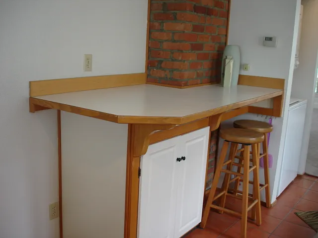 Breakfast bar in the Kitchen
