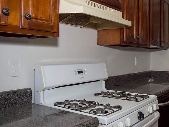 2nd image of 3117 Fenton Ave #1