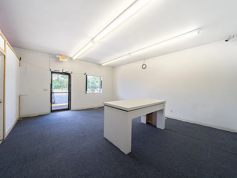 209 S Ford Blvd — Photo 2