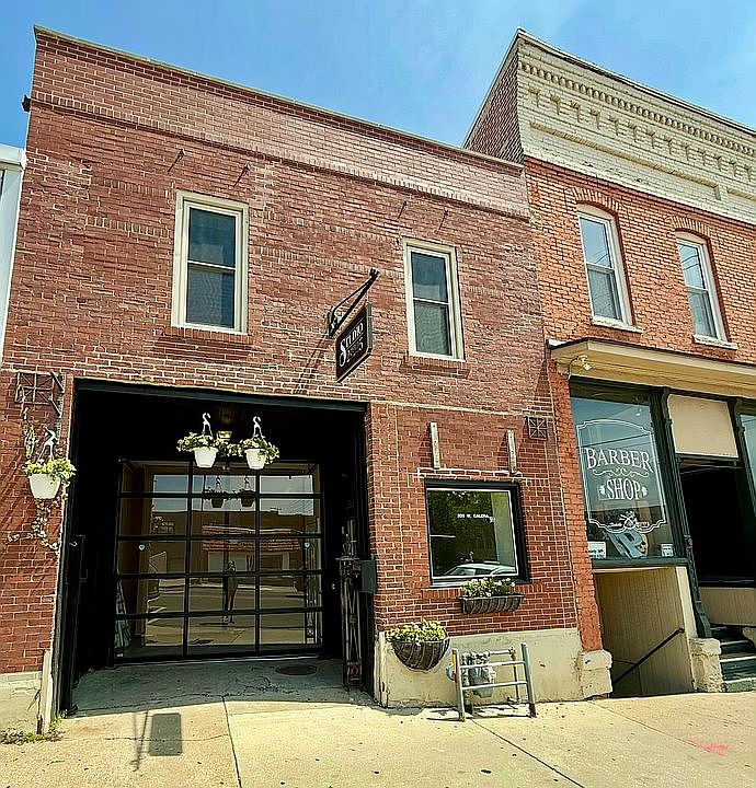 1st image of 205 W Galena Blvd